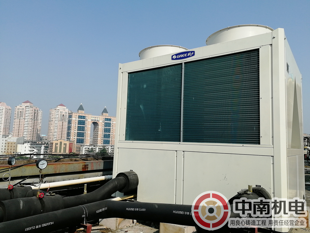 廣州某教育機構<a href='/product/' class='keys' title='點擊查看關于中央空調的相關信息' target='_blank'>中央空調</a>安裝：格力風冷主機安裝