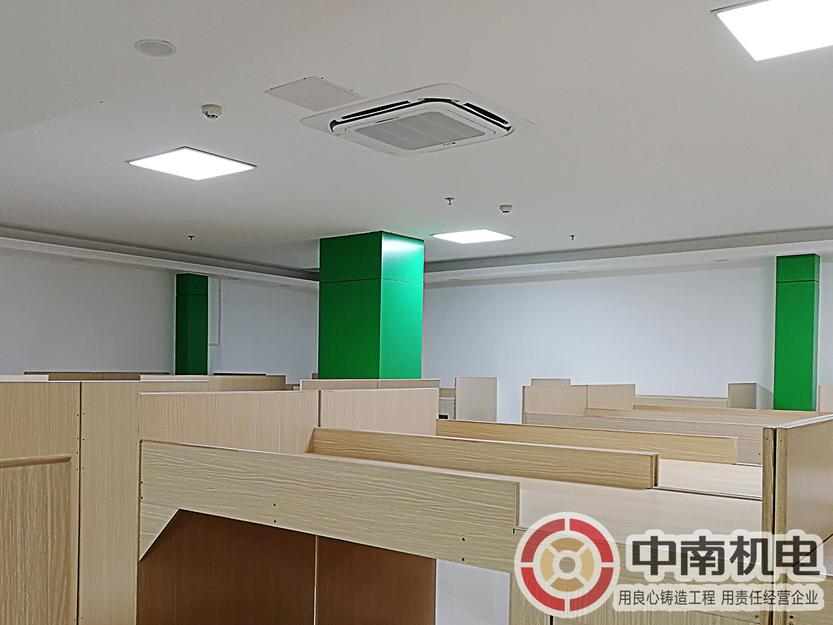 佛山某教育機(jī)構(gòu)<a href='/news/0001,0055.html' class='keys' title='點擊查看關(guān)于中央空調(diào)安裝的相關(guān)信息' target='_blank'>中央空調(diào)安裝</a>：教室天花機(jī)